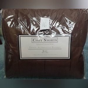 Cozy Nights Grand Collection Down Alternative Blanket